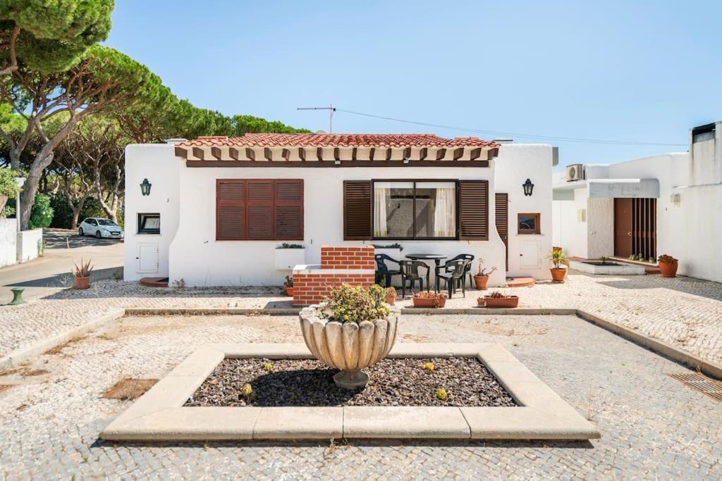 Sunny Villa With Golf Front View Vilamoura Eksteriør bilde